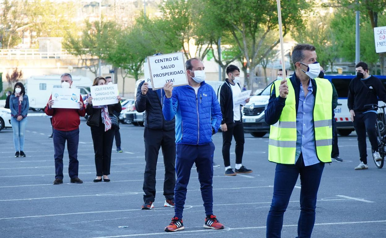 Archivo - Manifestación vecinal para solicitar la construcción del Centro de Salud. 