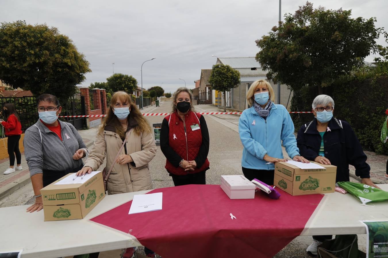 Fotos: Marcha solidaria contra el cáncer en Olivares de Duero