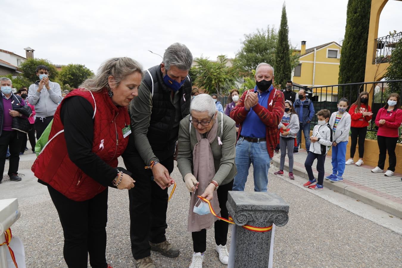 Fotos: Marcha solidaria contra el cáncer en Olivares de Duero