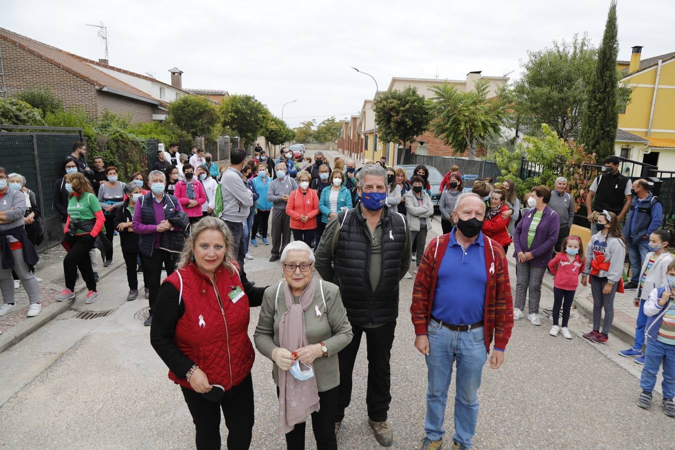 Fotos: Marcha solidaria contra el cáncer en Olivares de Duero