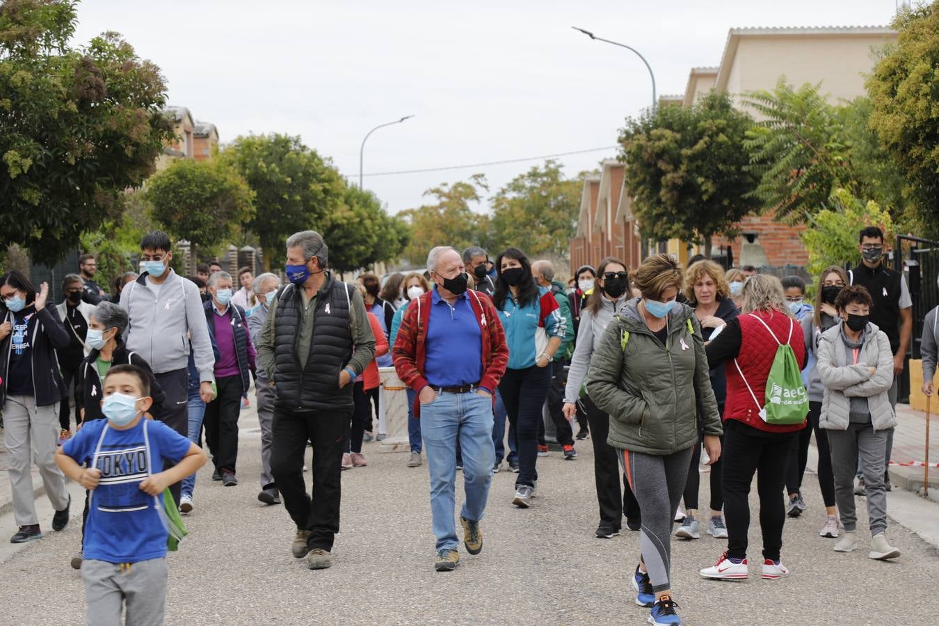 Fotos: Marcha solidaria contra el cáncer en Olivares de Duero