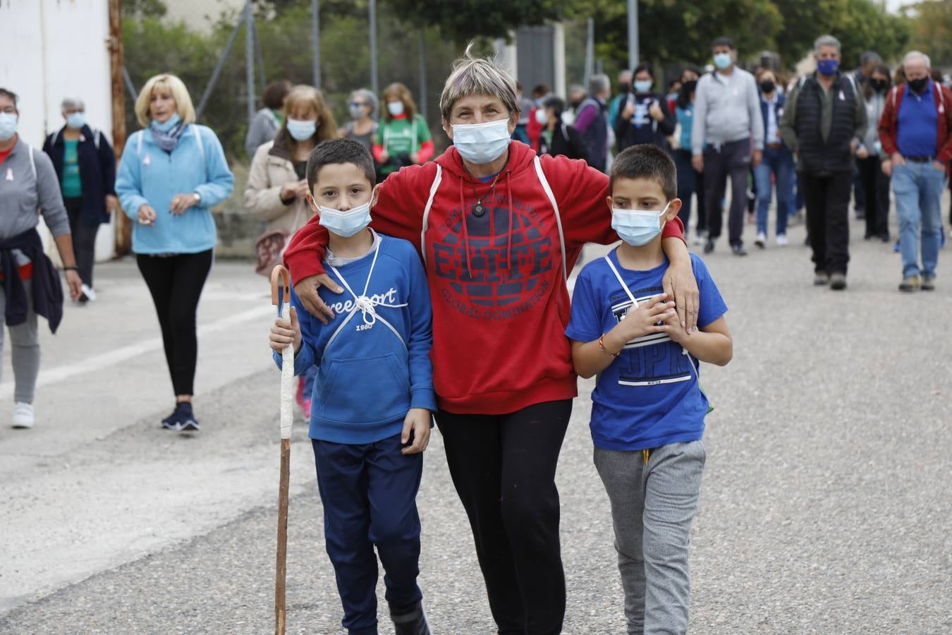 Fotos: Marcha solidaria contra el cáncer en Olivares de Duero