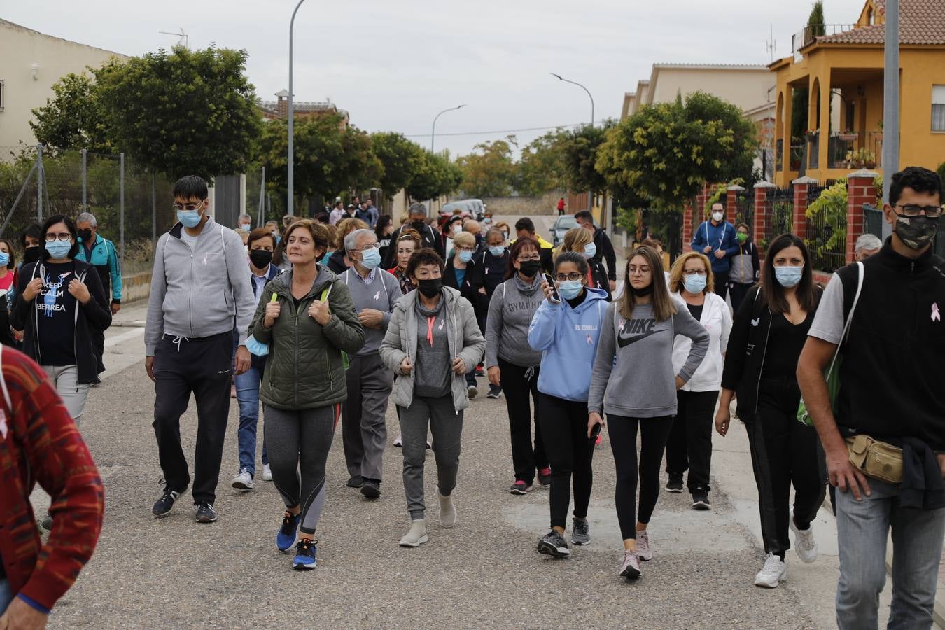 Fotos: Marcha solidaria contra el cáncer en Olivares de Duero