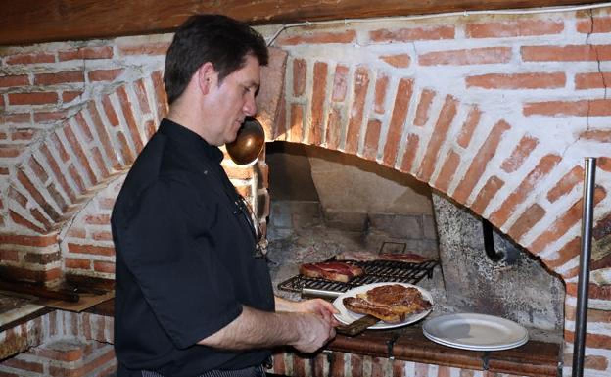 La parrilla es una parte fundamental del establecimiento.