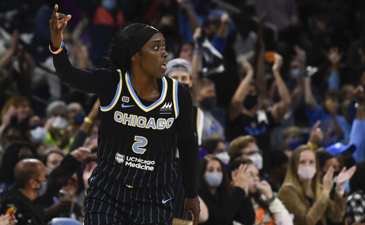 Kahleah Copper, del CB Avenida, deja a las Chicago Sky a un triunfo del anillo de la WNBA