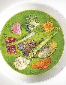 Imagen secundaria 2 - Arriba, Marc Segarra, chef ejecutivo de Abadía Retuerta LeDomaine; debajo, a la izquierda, esfera de pollo de corral, su piel y paté de setas, y a la derecha, cuajada de muelas, salsa verde y verduras del huerto. 