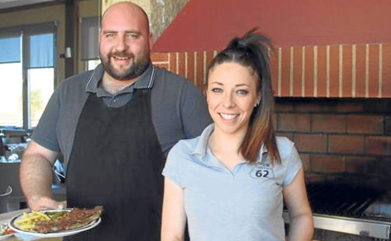 Este restaurante elabora menús diarios que incluyen un plato diferente a la parrilla.
