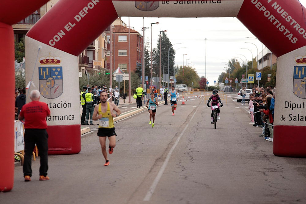 Santa Marta volvió a acoger la salida y llegada de la Media Maratón de la Diputación de Salamanca tras no realizarse el año pasado