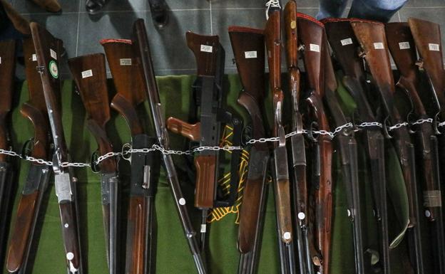 Un guardia civil de Valladolid, a juicio por sacar armas de subastas para sus amigos