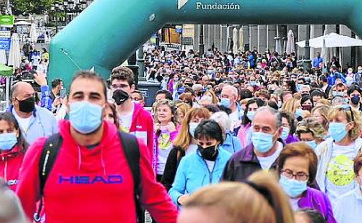 Marcha celebrada en favor del Banco de Alimentos y de la Asociación Española contra el Cáncer. 