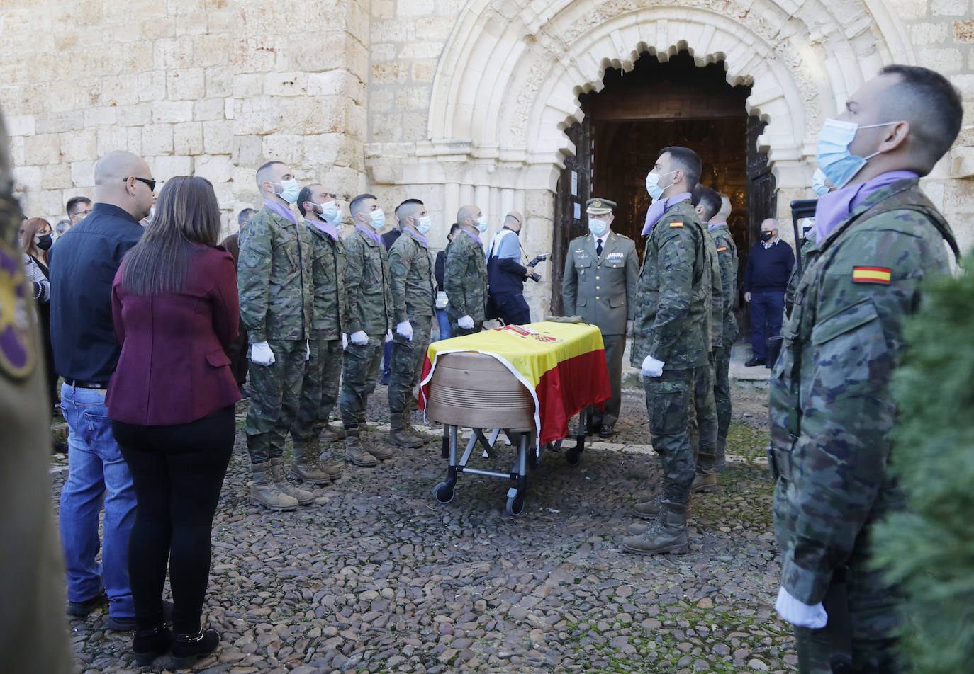 Fotos: Profundo dolor en el funeral militar por Andrés Martín
