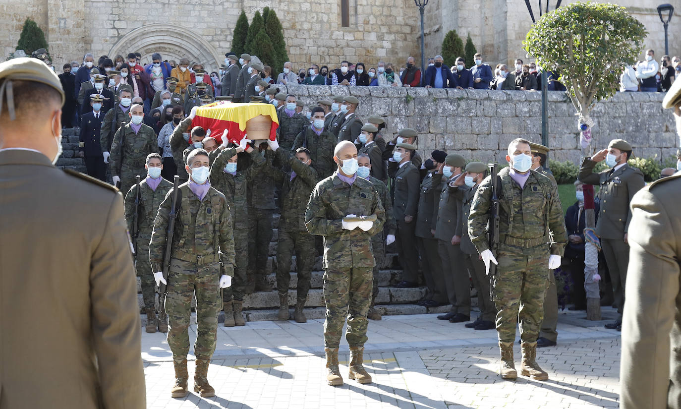 Fotos: Profundo dolor en el funeral militar por Andrés Martín