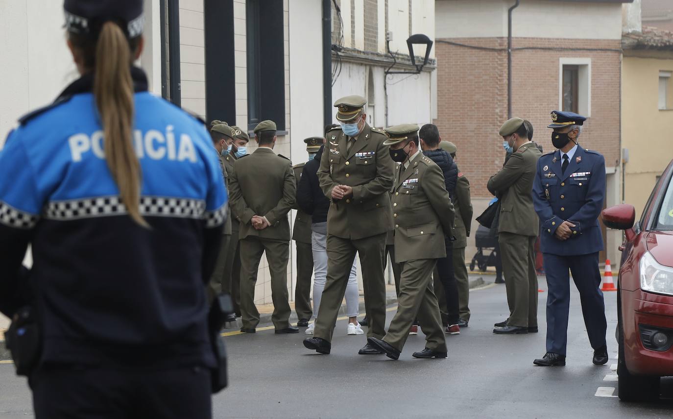 Fotos: Luto en Villamuriel por el joven militar fallecido