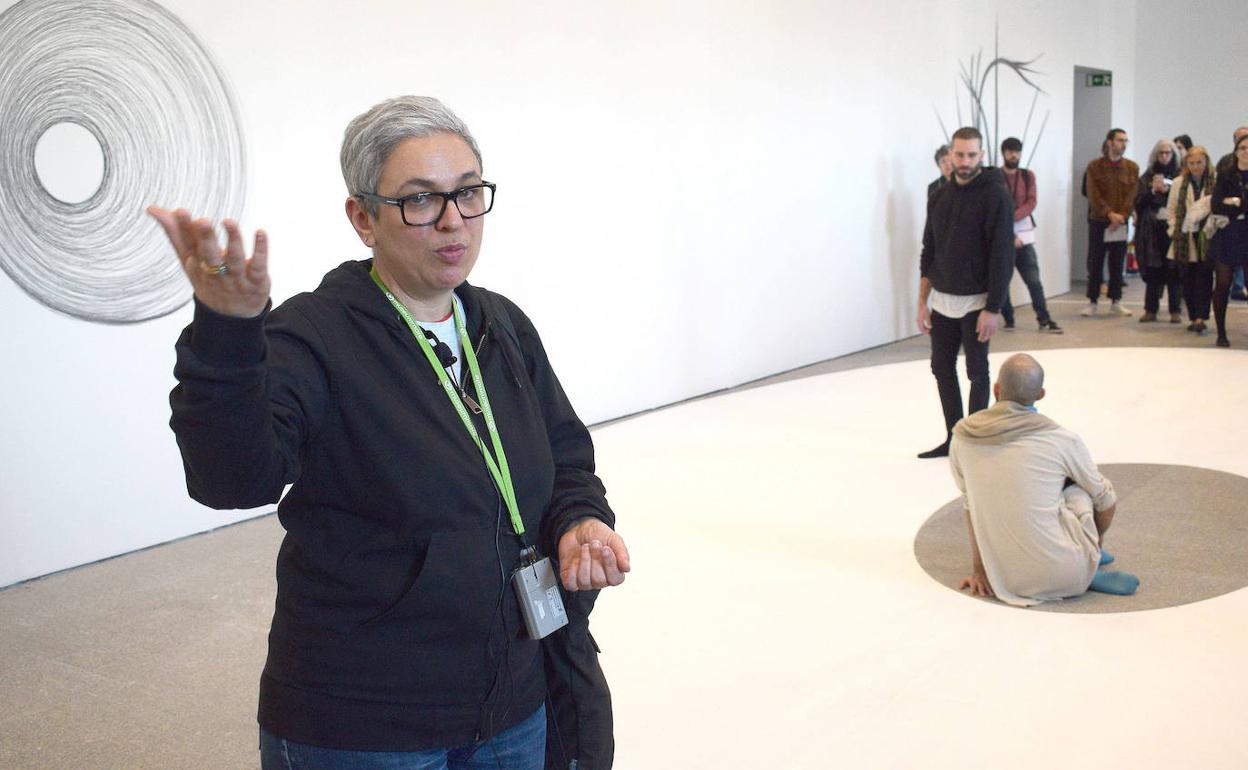 La artista vallisoletana Dora Garcíña, durante la exposición 'Segunda vez', en el museo Reina Sofía. 