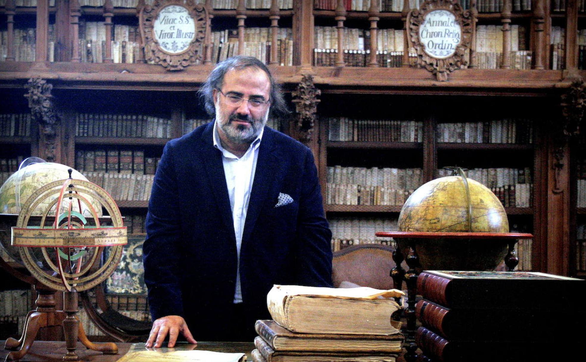 Alfredo Pérez Alencart, en la Biblioteca Histórica de la Universidad de Salamanca. 