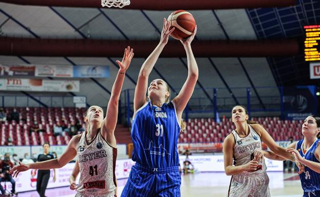 Imagen principal - Katie Lou Samuelson ya comanda a un gran Avenida en Italia (56-71)