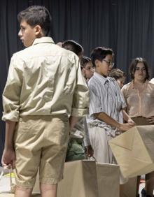 Imagen secundaria 2 - Los actores, durante uno de los ensayos. 