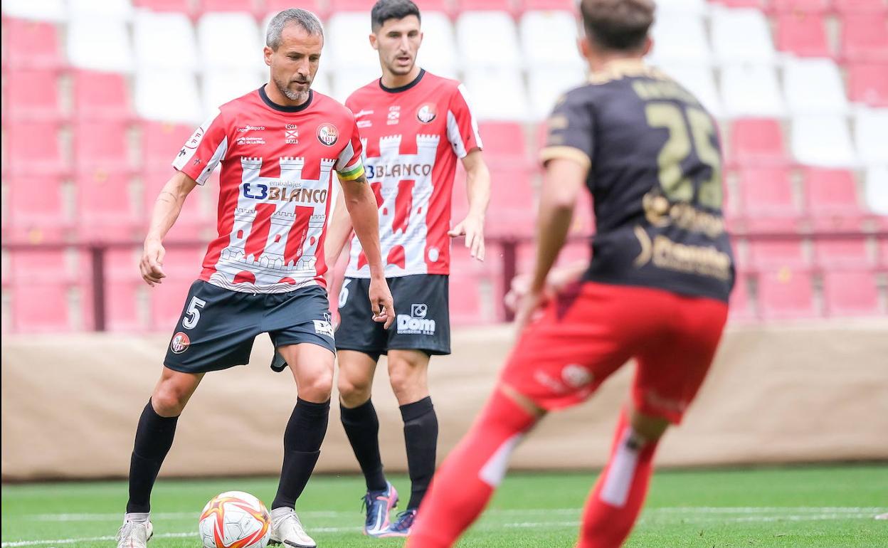 César Caneda, durante un partido de la SDLogroñés esta temporada. 