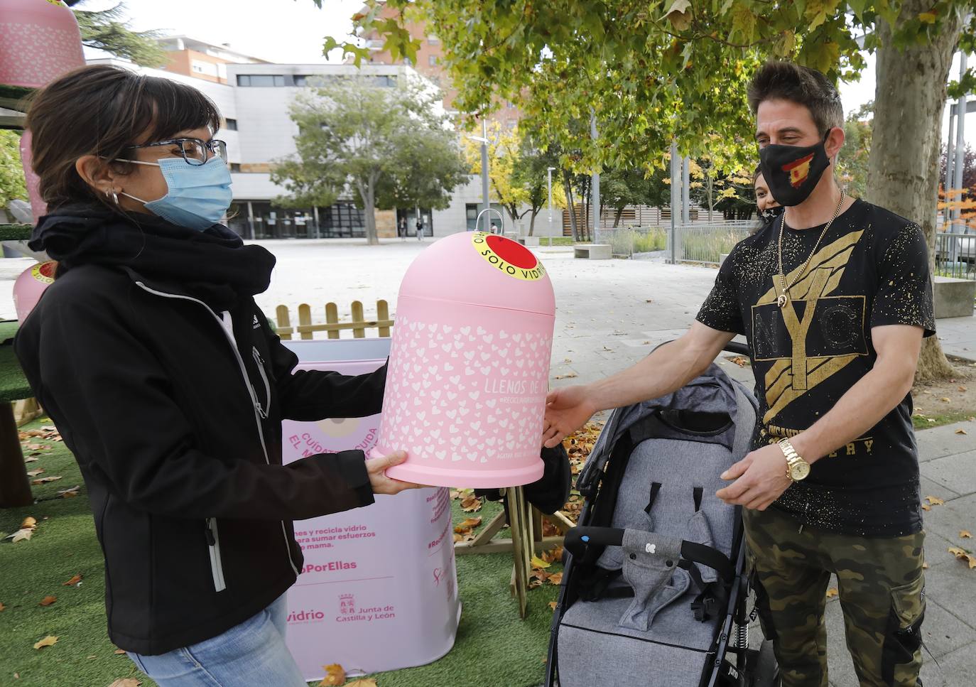 Fotos: Palencia recicla vidrio contra el cáncer de mama