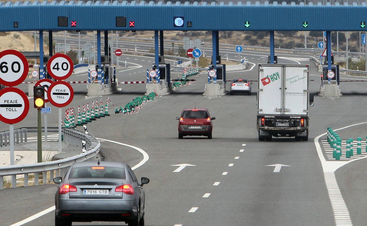 Peaje en la autopista AP-6 a la altura de San Rafael.