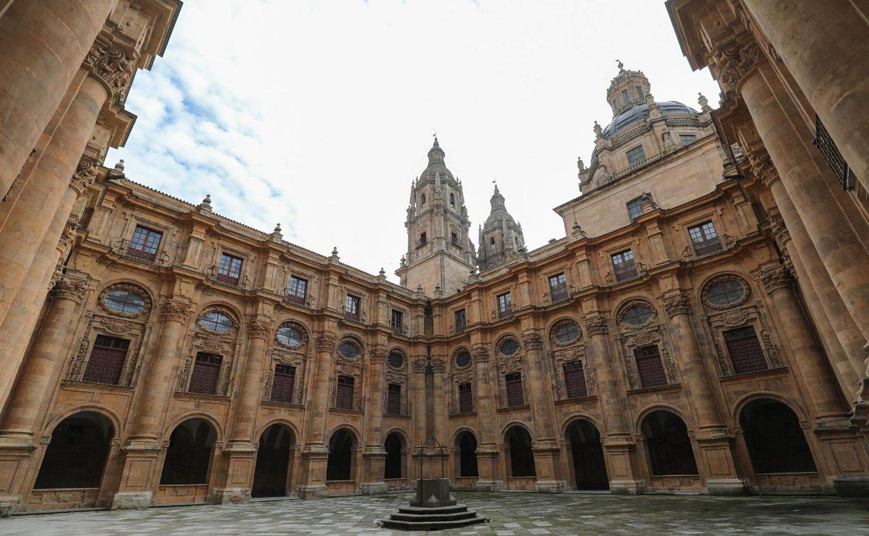Patio barroco de la UPSA. 