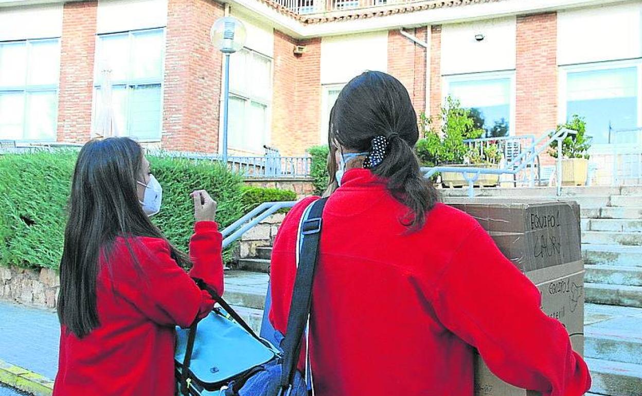 Equipo de vacunación llega a la Residencia Mixta de Segovia. 