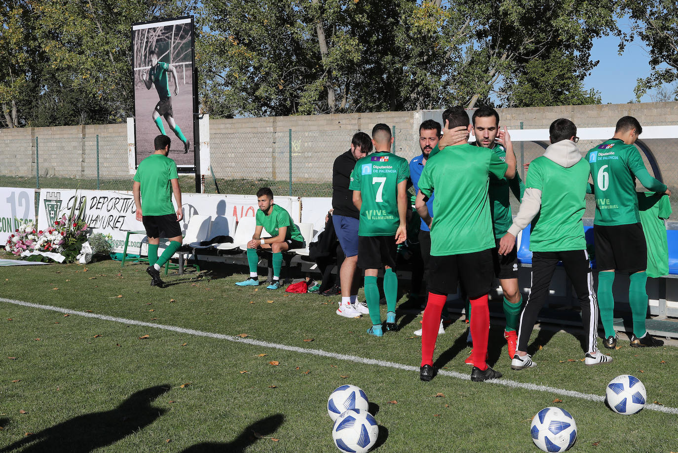 El partido ante el Villarcayo se detuvo en el minuto 8, dorsal del fallecido, en su memoria.