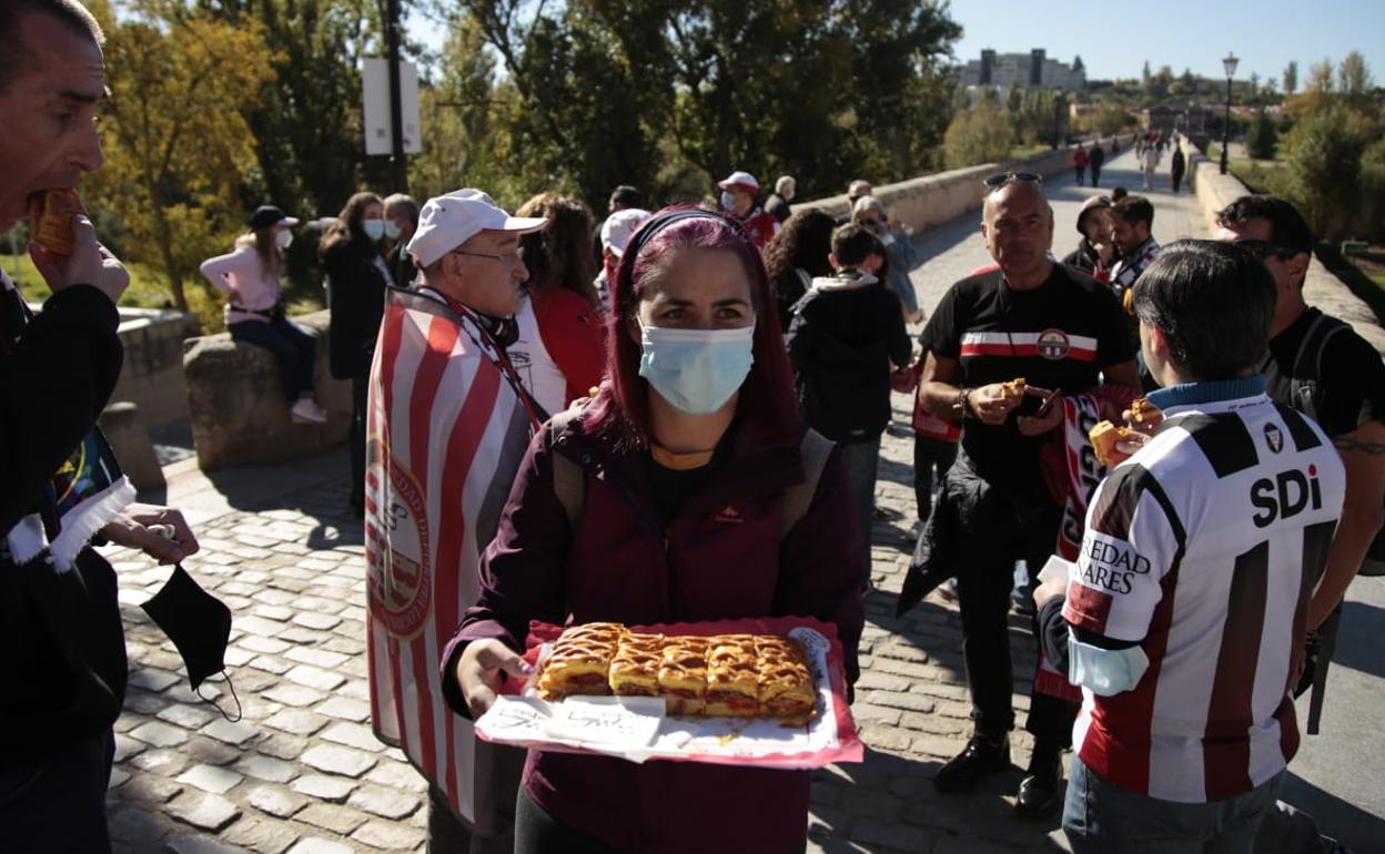 Ruta turística y gastronómica entre las aficiones de Unionistas y SD Logroñés para abrir la fiesta del fútbol popular