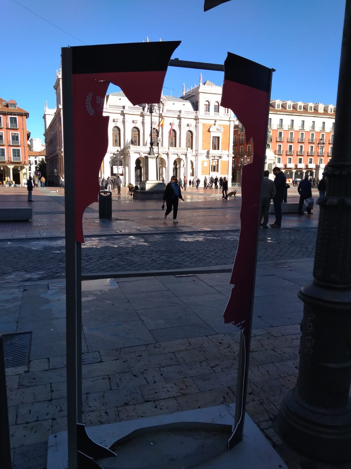 Fotos: Destrozan los carteles de la Seminci en Valladolid