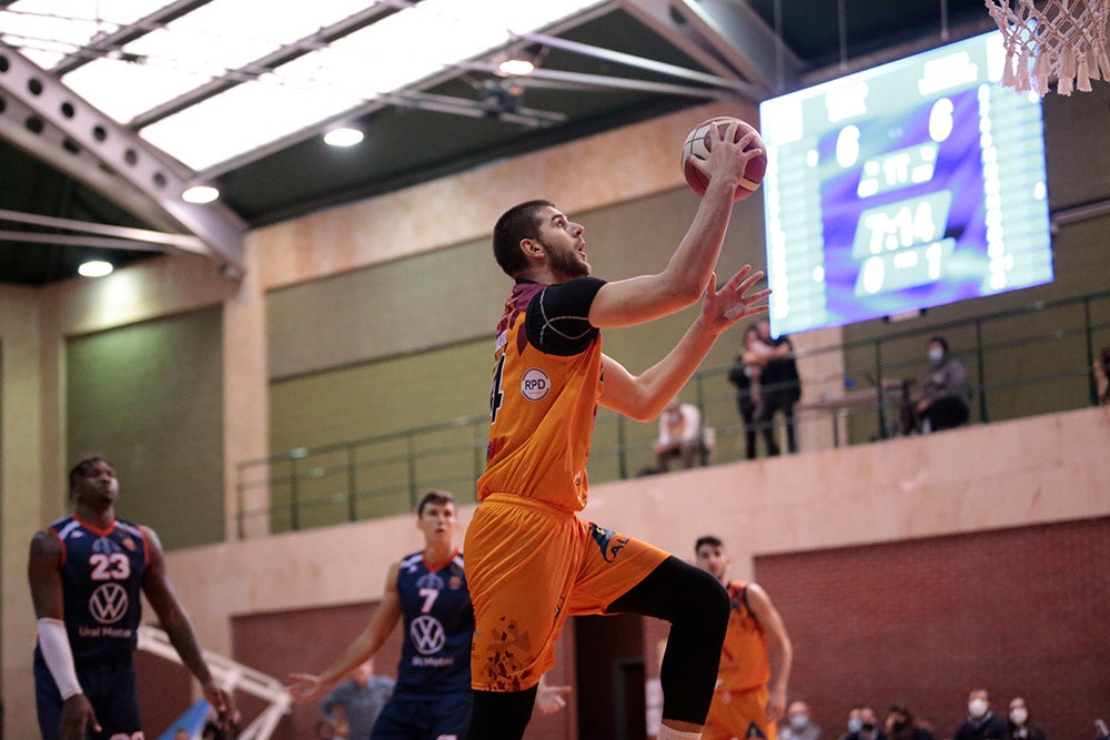 Festival desde el triple de Aquimisa para sumar su primer triunfo liguero ante un descendido de LEB Oro (91-75)