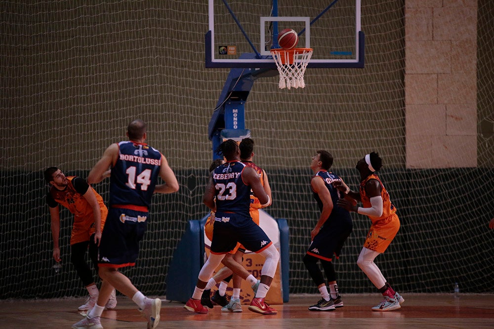 Festival desde el triple de Aquimisa para sumar su primer triunfo liguero ante un descendido de LEB Oro (91-75)