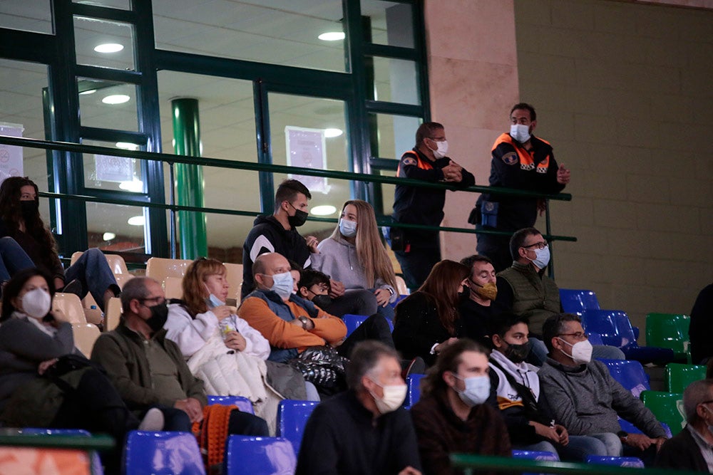 Festival desde el triple de Aquimisa para sumar su primer triunfo liguero ante un descendido de LEB Oro (91-75)