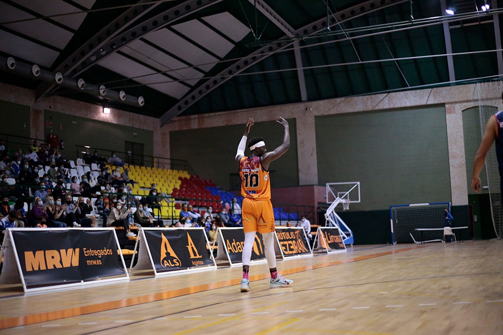 Festival desde el triple de Aquimisa para sumar su primer triunfo liguero ante un descendido de LEB Oro (91-75)