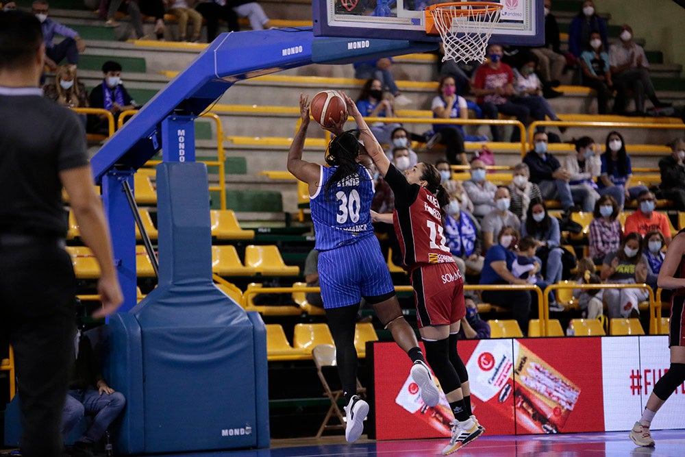 El CB Avenida sufre ante el Casademont Zaragoza para alcanzar el quinto triunfo (69-59)