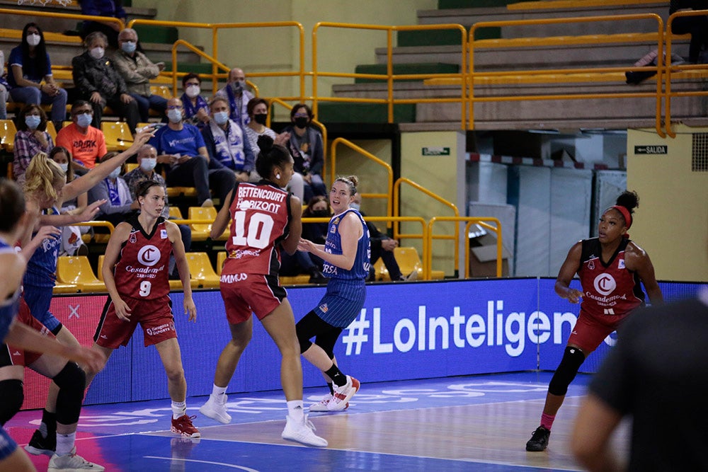 El CB Avenida sufre ante el Casademont Zaragoza para alcanzar el quinto triunfo (69-59)