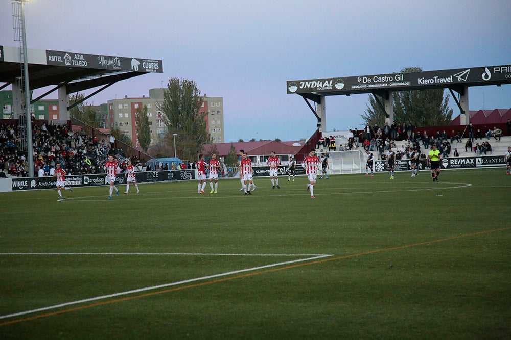 Trepidante oda al balón en la fiesta del fútbol popular entre Unionistas y la SD Logroñés (3-3)