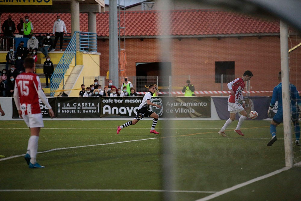 Trepidante oda al balón en la fiesta del fútbol popular entre Unionistas y la SD Logroñés (3-3)