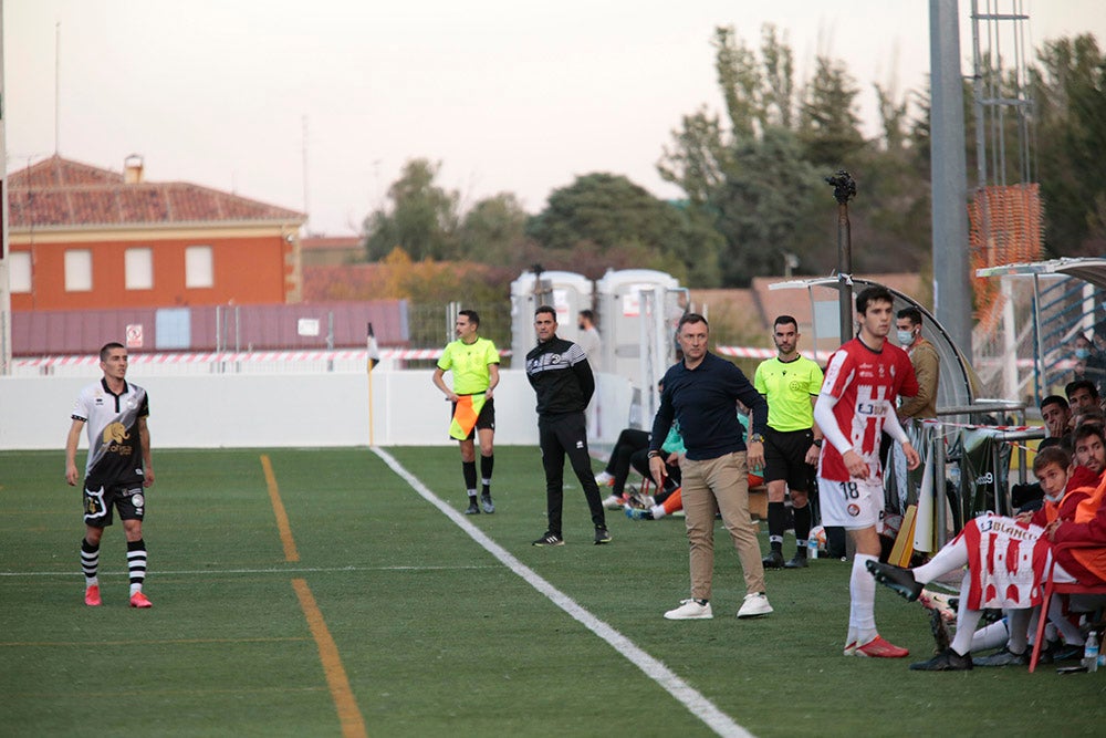 Trepidante oda al balón en la fiesta del fútbol popular entre Unionistas y la SD Logroñés (3-3)