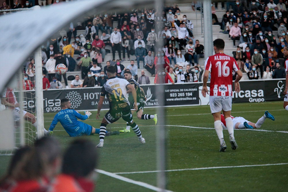 Trepidante oda al balón en la fiesta del fútbol popular entre Unionistas y la SD Logroñés (3-3)