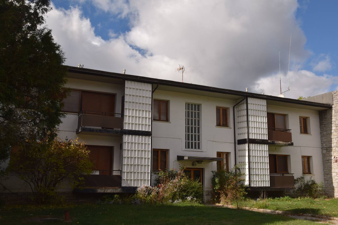 Fotos: Preparan la voladura de la torre de refrigeración de la Térmica de Velilla