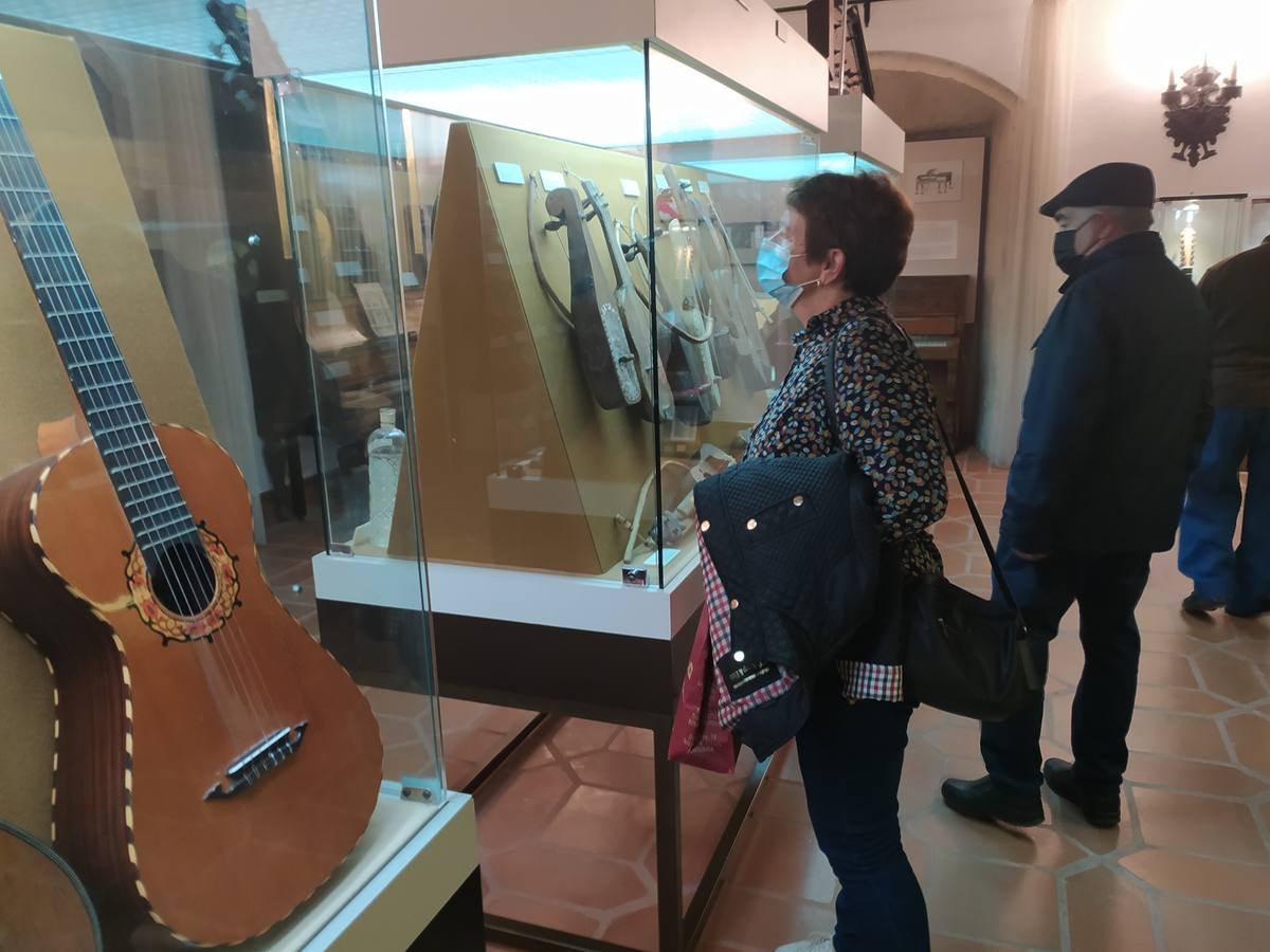 Fotos: Mayores de Villavicencio, Bolaños y Villalán visitan Urueña de la mano de Joaquín Díaz