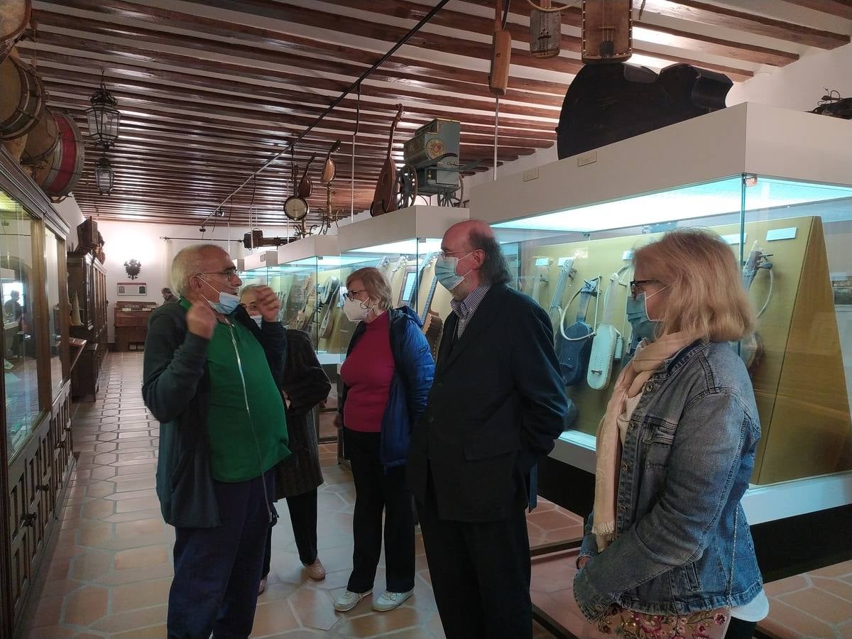 Fotos: Mayores de Villavicencio, Bolaños y Villalán visitan Urueña de la mano de Joaquín Díaz