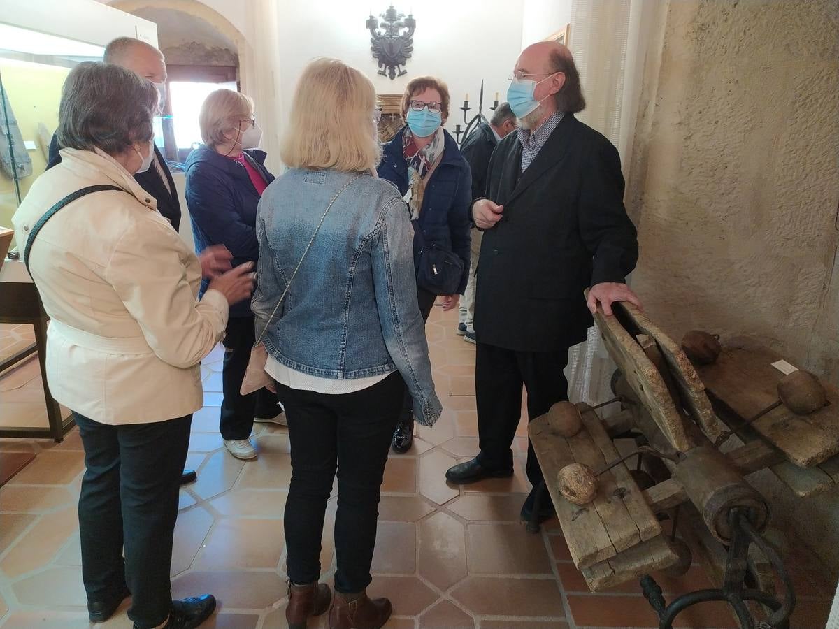 Fotos: Mayores de Villavicencio, Bolaños y Villalán visitan Urueña de la mano de Joaquín Díaz