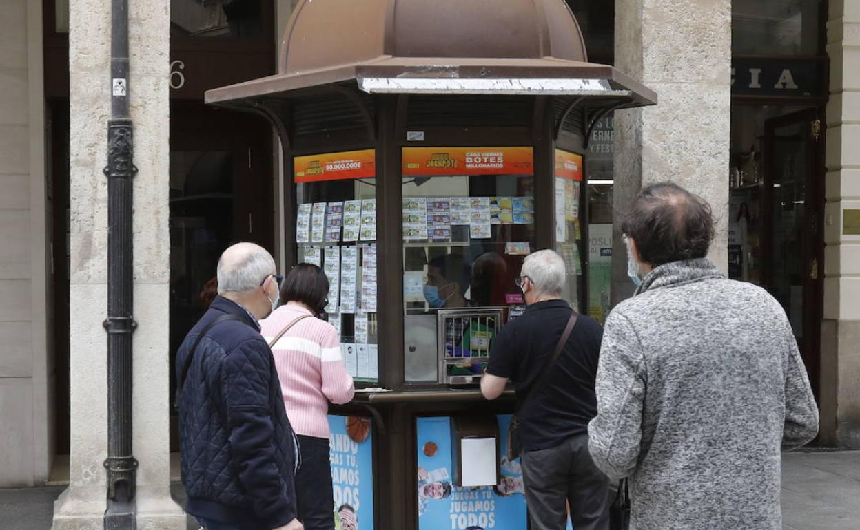 Un quiosco de la ONCE de Palencia.