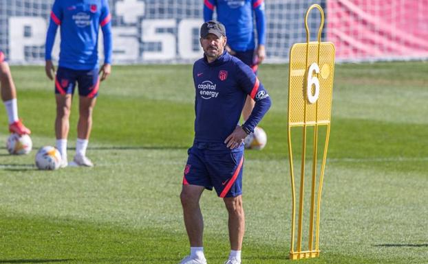 El Cholo Simeone, en el último entrenamiento del Atlético antes de visitar al Levante. 