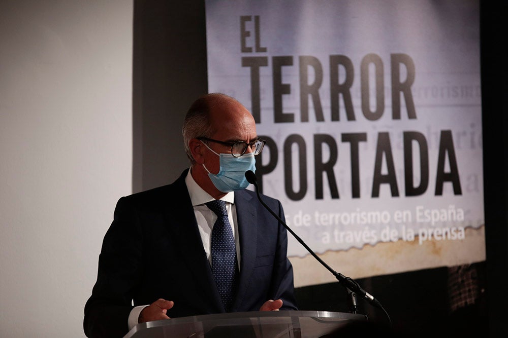 'El terror a portada' se compone de portadas, fotografías y artículos de los periódicos de Vocento, junto a objetos y fotografías cedidas por las familias de las víctimas