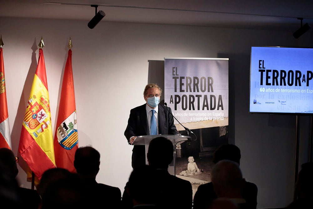 'El terror a portada' se compone de portadas, fotografías y artículos de los periódicos de Vocento, junto a objetos y fotografías cedidas por las familias de las víctimas