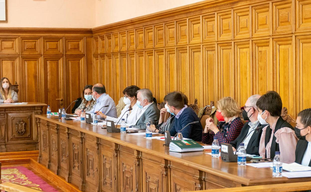 Bancada socialista en el pleno del Ayuntamiento de Palencia.