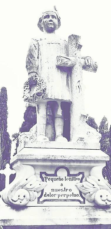 Escultura en una sepultura de El Carmen.