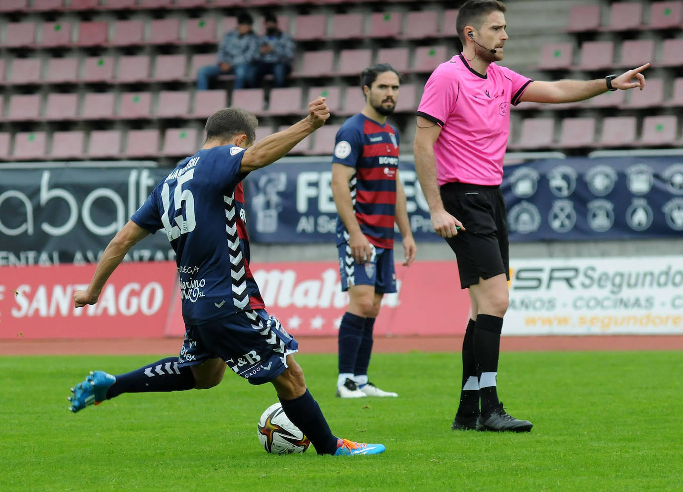 Partido entre el Compostela y la Gimnástica Segoviana 